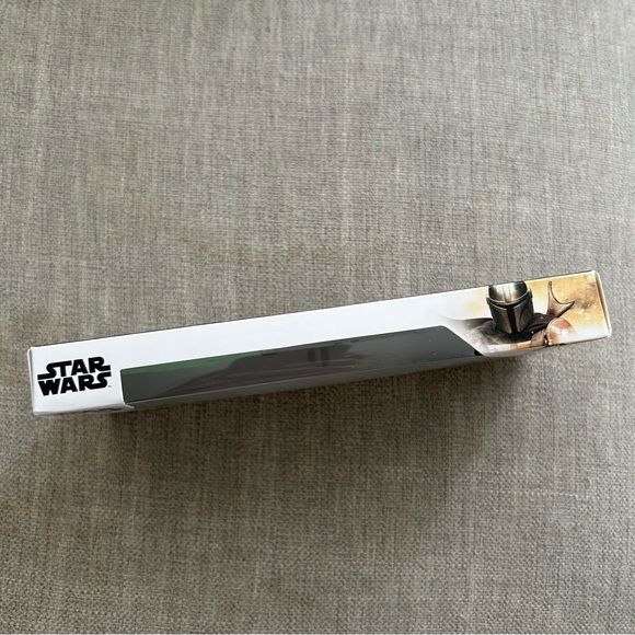 BNIB Disney Star Wars The Mandalorian Special Edition Key - Picture 4 of 5